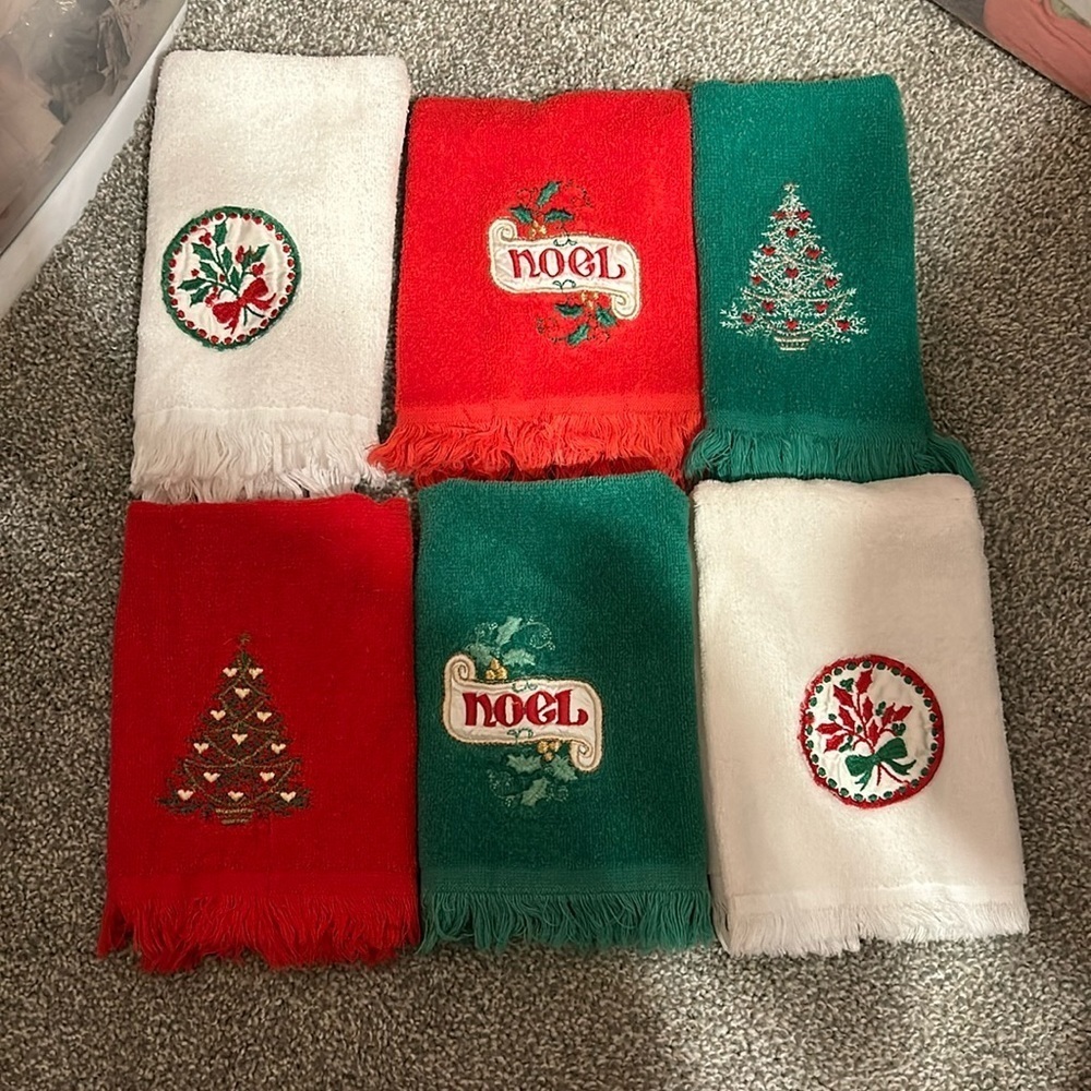 Set of 6 Christmas Winter Bath Finger Tip Towels